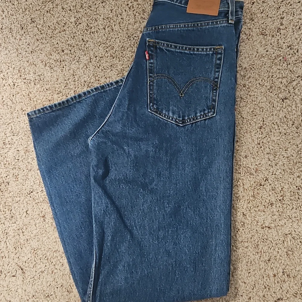 Levi's Women's Classic Blue Wide-Leg Jeans - Picture 3 of 7